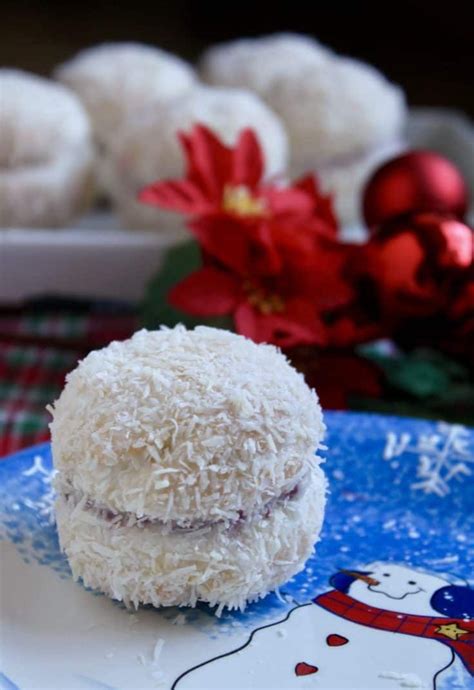 Recipes and baking tips covering 585 christmas cookies, candy, and fudge recipes. Scottish Snowballs sandwich biscuit recipe | Snowballs recipe, Classic cookies recipes, Easy ...