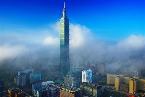 Taipei 101, the irregular bamboo shaped building ranks #8 as as one of tallest building in the world as of 2016. Tour privado por Taipéi con guía en español - Civitatis.com