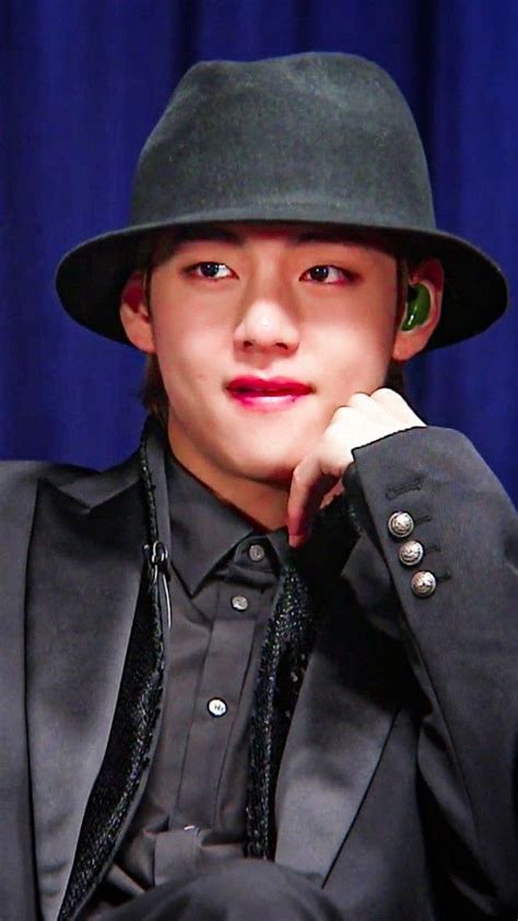 Ver más ideas sobre taehyung, kim taehyung, oppas. Pin de Namita em BTS || V || TAEHYUNG em 2020 | Cantores, Imagens bts, Daegu