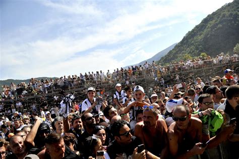 Sono 335 i nuovi contagi di coronavirus in puglia secondo i dati del bollettino di oggi, 3 maggio. Juve, l'abbraccio dei tifosi a Villar Perosa | Foto ...