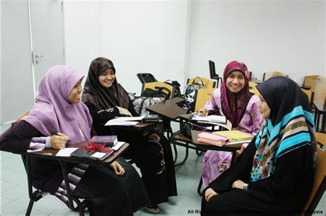 Penghargaan widyapadhi merupakan anugerah yang untuk mengapresiasi prestasi perguruan tinggi dalam membangun sistem telkom university meraih peringkat ke 3 dalam penghargaan tersebut. Brunei Student Council Malaysia: Article Kem Ihya Ramadhan