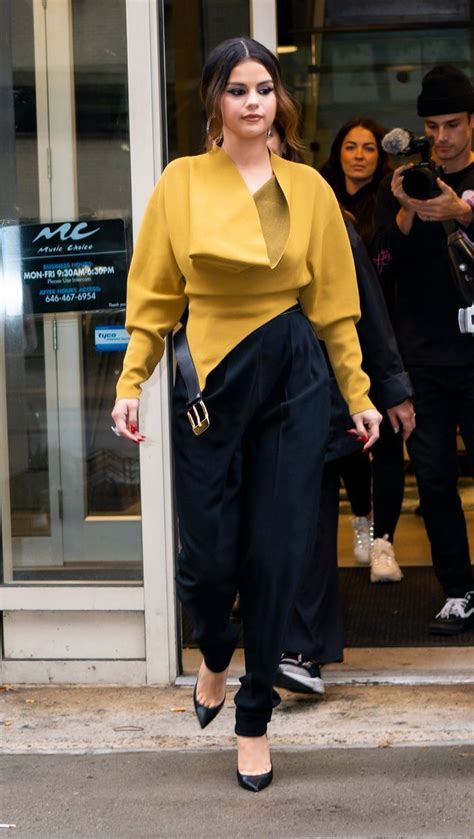 These 8 Outfits Prove Selena Gomez Should Be Everyones Winter Style Muse In 2020 Selena Gomez