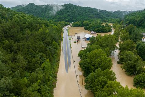 Kentucky Flooding Updates Death Toll Rises To 15 Hundreds Of Homes