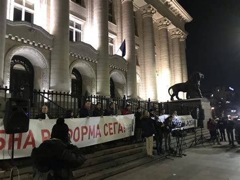 Bulgarians March in Defence of Rare Dissenting Judge | Balkan Insight