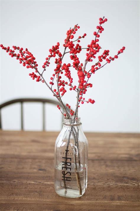 5 minute diy christmas centerpiece with pinecones and berries