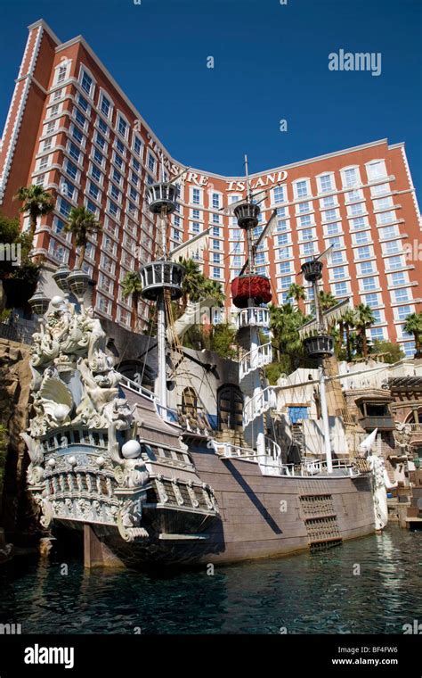 Treasure Island Ti Pirate Ship And Hotel Las Vegas Stock Photo Alamy