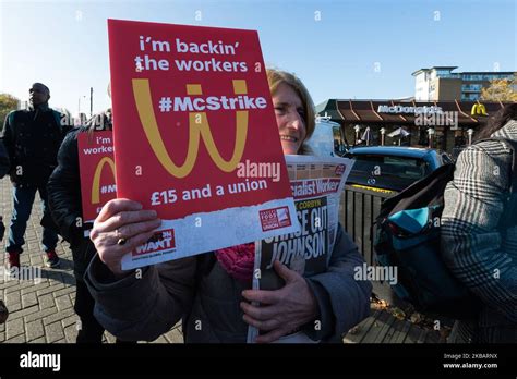 Social and solidarity fast food hi-res stock photography and images - Alamy