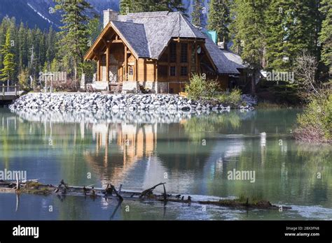Yoho National Park Cabin Log Cabin Hi Res Stock Photography And Images