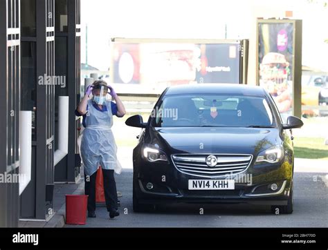 Mcdonalds Drive Thru Worker Hi Res Stock Photography And Images Alamy