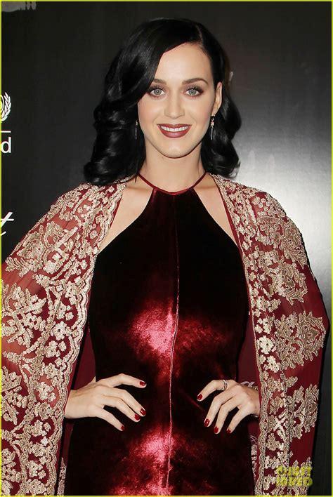 Katy Perry Christina Ricci Unicef Snowflake Ball Photo