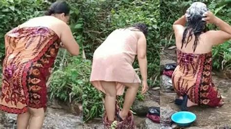 Beautiful Girl Village Bathing Spending Time With Cows In The Jungle Ep18 Youtube