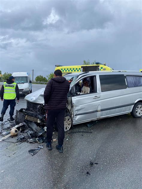 Accident Grav La Peresecina Un Camion A Derapat De Pe Osea Au