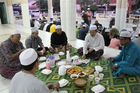 Is It A Cheapskate To Berbuka Puasa Di Masjid