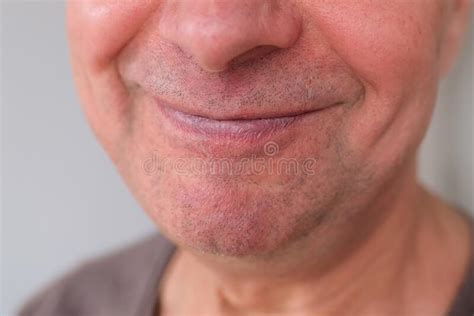 Boca Graciosa Labios De Un Adulto Europeo Cerrar Arrugas En La Piel