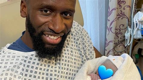 Im märz 2014 gab rüdiger sein internationales debüt für deutschland. Chelsea-Kicker Antonio Rüdiger ist erneut Vater geworden ...