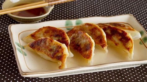 Like regular dumplings, they consist of vegetables with a choice of meat with a thin dough wrapping. Japanese Yaki Gyoza (Fried Dumplings) 焼き餃子の作り方 - OCHIKERON ...