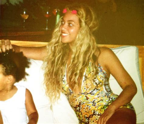 MORE PHOTOS BEYONCE SHARES CANDIDS OF BLUE IVY