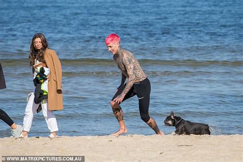 Bachelor In Paradises Ciarran Stott Goes Shirtless At Melbourne Beach