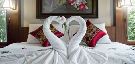 This incredible environment bundle includes a romantic overwater bungalow, bathroom, bedroom, living room this bundle includes: Best Honeymoon Suites | Romantic bedroom, Honeymoon suite ...
