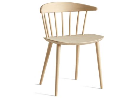 J104 har et klassisk og funksjonelt formspråk som passer perfekt inn i et skandinavisk designet hjem. J104 Hay Chair - Milia Shop