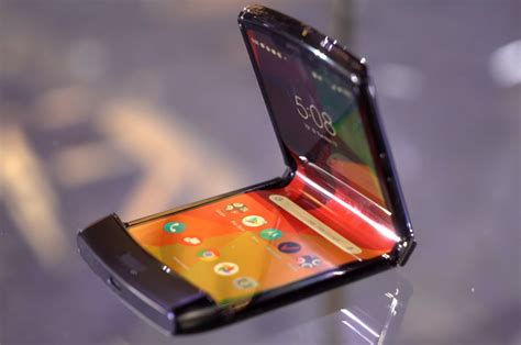 Motorola Razr Flip Phone Resurrected With A Foldable Screen Techjaja