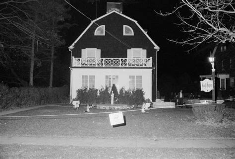 Step Inside The Real Amityville Horror House In 27 Eerie Photos 2022