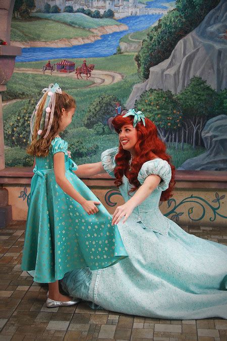 Una Madre Cumple El Sue O De Su Hija De Convertirse En Princesa Disney