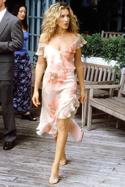the carrie bradshaw guide to beating summer heat in style carrie bradshaw outfits city