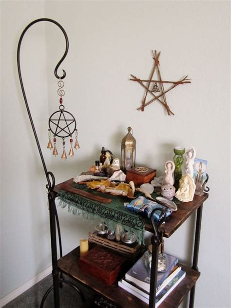 Vicalhome is a company of furniture and home decoration, of all types of styles, romantic, industrial, modern, vintage. Take down the pentacle and none will recognise this altar ...