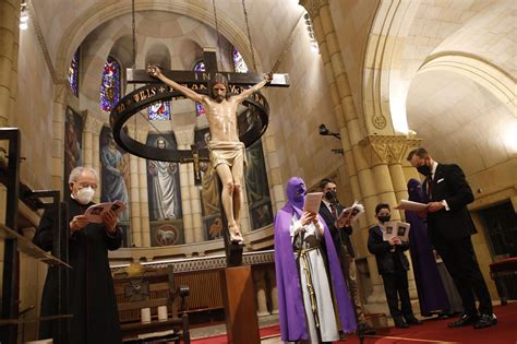 Celebración Del Vía Crucis En La Iglesia De San Pedro En Viernes Santo La Nueva España