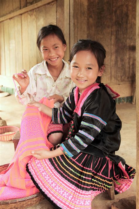 worldvision-oesterreich: Die achtjährige Vang Thi Nhe lebt mit ihren Eltern und drei ...