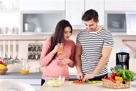 Get you a husband like this, y'all. What Husbands Can Do For Their Pregnant Wives | How to ...