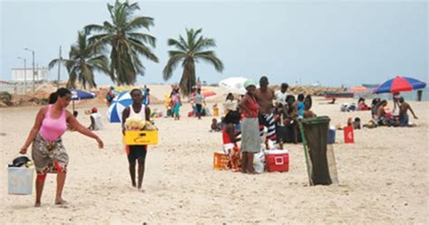 Jornal De Angola Notícias Praias De Cacuaco Mais Limpas