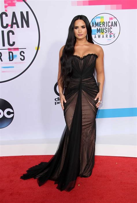 Demi Lovato Stuns In Strapless Gown At The 2017 Amas