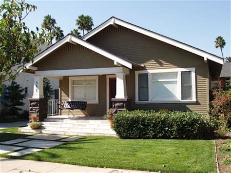 Now the trim and details of the house really make an impression. California Craftsman Bungalow Style Homes Craftsman Bungalow House Plans, american bungalow ...