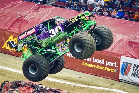 The History Of The Grave Digger Monster Truck The News Wheel