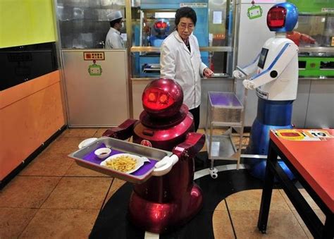 pics robots turn ramus cook and serve food in china