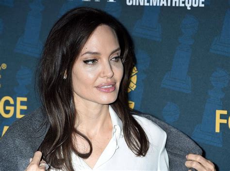 Złote Globy 2018 Kreacja Angeliny Jolie Na Imprezie Jak Wygląda