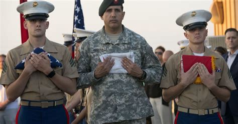 Navarre gives final salute to fallen soldiers, Marines