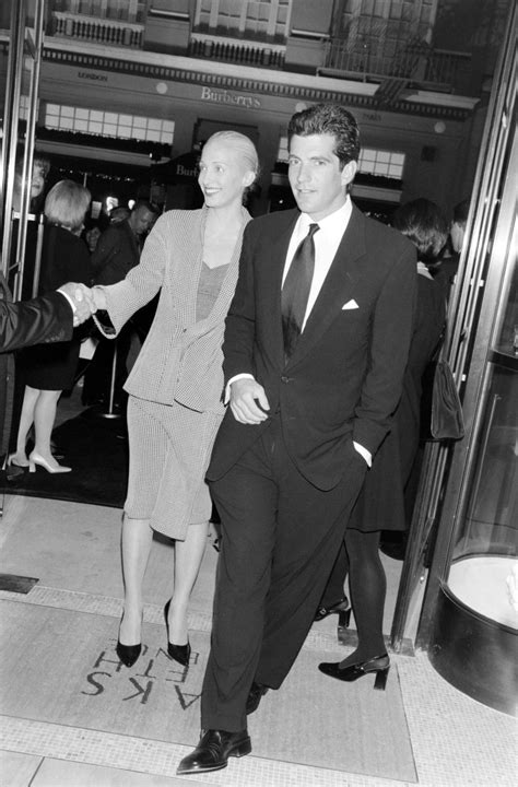 Последние твиты от carolyn bessette (@carolyn_besset). Photos of Carolyn Bessette Kennedy's Style Through the 90 ...