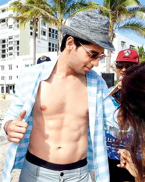 Sidharth Malhotra Flaunts His Chiseled Abs In This Hot Picture Bollywood Celebrities