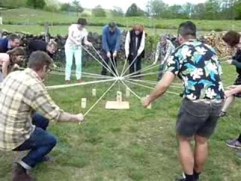 Particulier vend parc en bois démontable, en très bon état, réglable en hauteur, dimensions 0,90 x 0,70 m hauteur 0,80m, avec. Tour de Froebel - Alortujou : jeux géants en bois - YouTube