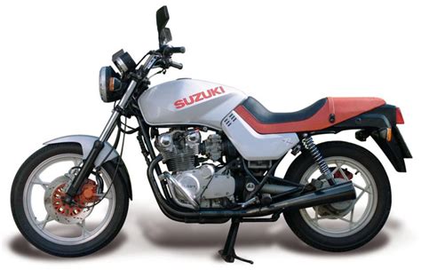 Steht seid geraumer zeit, fahrbereit ohne mängel, nähere info s gerne. Suzuki Suzuki GS 650 G Katana - Moto.ZombDrive.COM