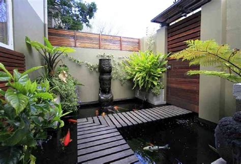 Elemen air ini dapat ditambahkan di sebuah taman dengan lahan yang tidak begitu luas. Taman Kolam Depan Rumah - Inspirasi Desain Rumah 2019