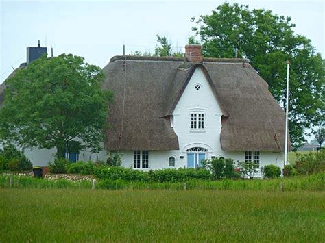 Thatched-roof house - Keitum, Sylt | Thatched roof cottage, Thatched roof house, Thatched roof