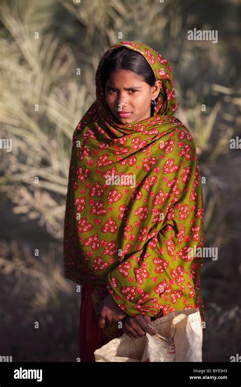 Jeune Fille Mignonne Au Bangladesh Asie Belle Photo Stock Alamy