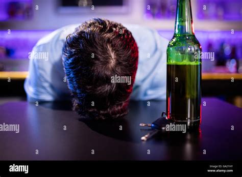 Betrunken Schlafend Fotos Und Bildmaterial In Hoher Auflösung Alamy