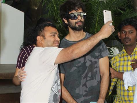 Kabir Singh Star Shahid Kapoor Poses With Fans Post A Rigorous Workout Session View Pictures