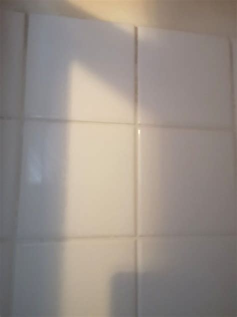 Weitere ideen zu fliesen reinigen, fliesen, italienische fliesen. Vergilbte Fliesen und Fugen wieder strahlend weiß | Frag ...