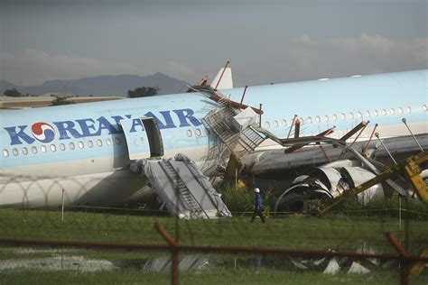 Korean Air plane overruns runway and closes Philippines airport - kerfarms